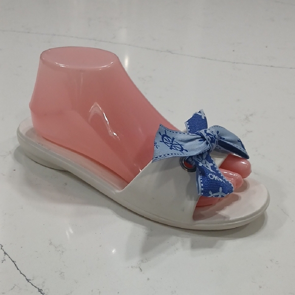 OKA b. White Sandals with Blue Bow Sz M/L might Fit 8-9 - Picture 1 of 8